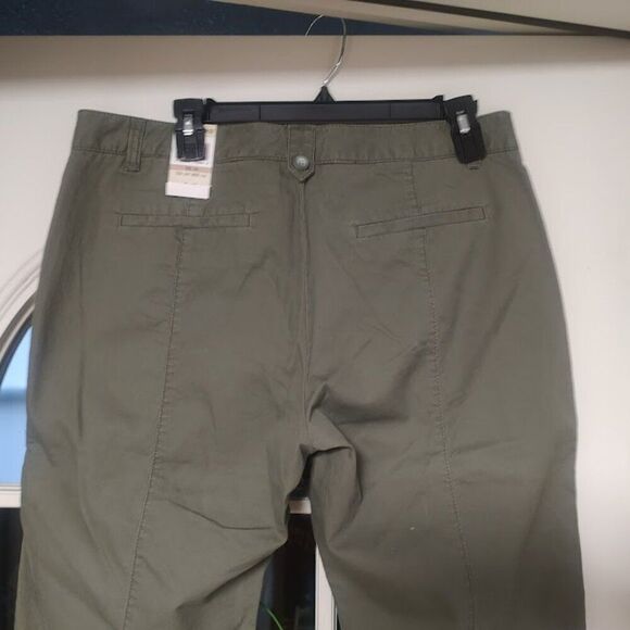 New Dockers Green Khaki Capri Size Women's 12 - Picture 3 of 3